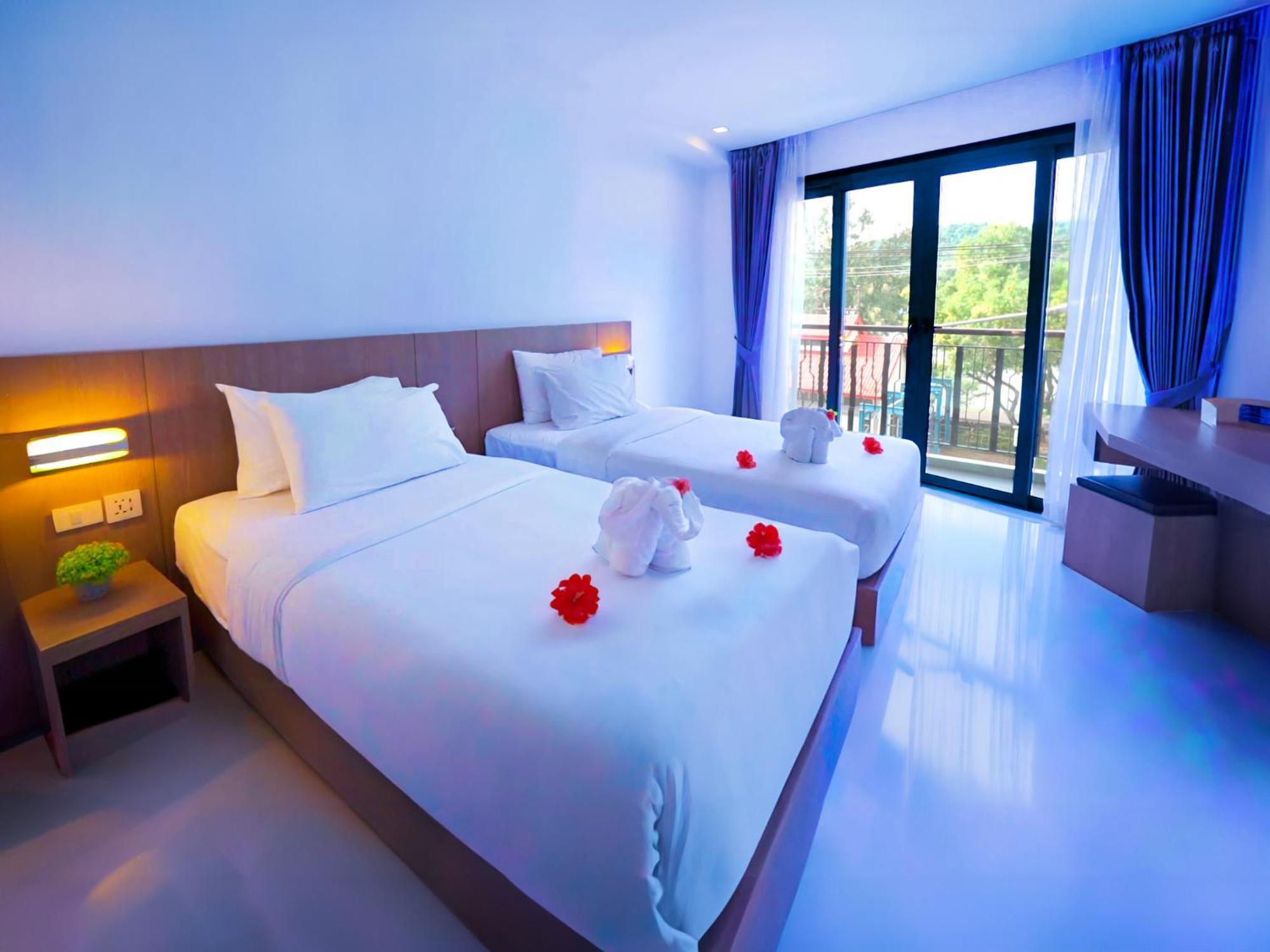 Phoenix Hotel Karon Beach Exterior foto
